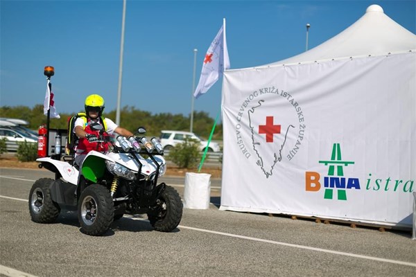 Crveni križ i Bina Istra zajedničkim snagama pomažu vozačima